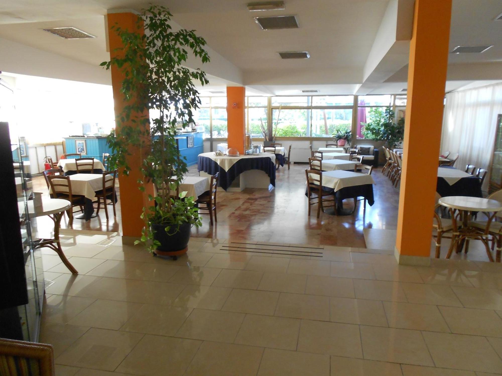 Hotel Tenda Rossa Marina Di Carrara Exterior photo