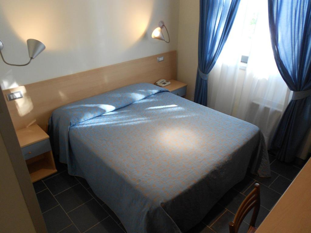 Hotel Tenda Rossa Marina Di Carrara Room photo