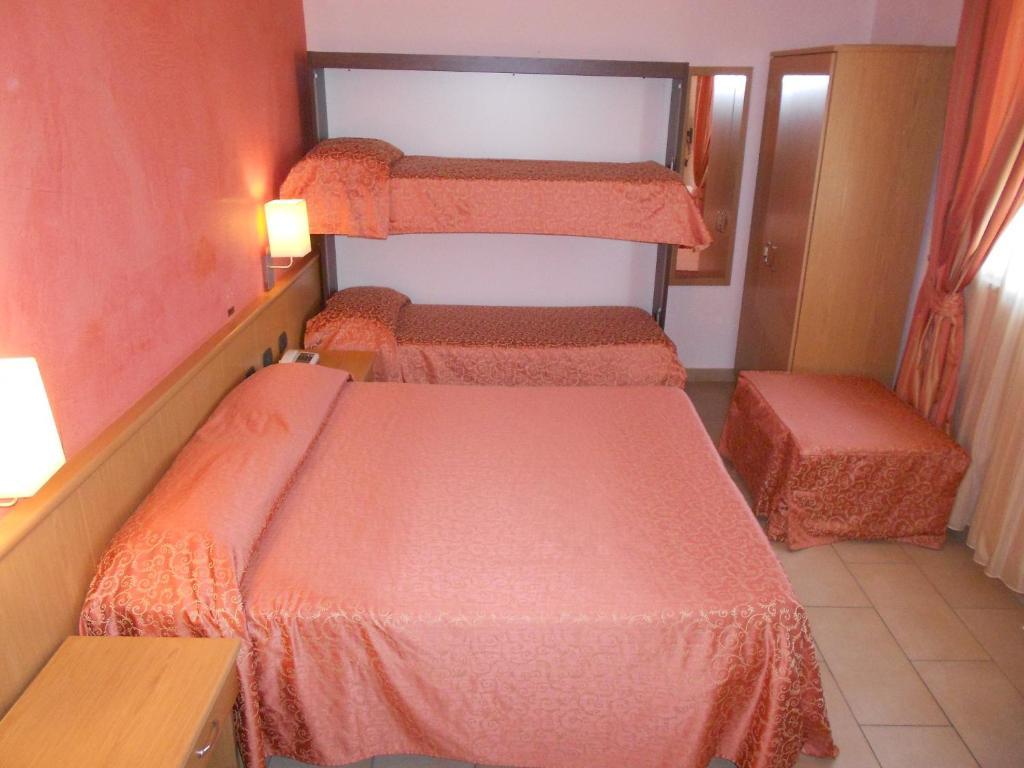 Hotel Tenda Rossa Marina Di Carrara Room photo