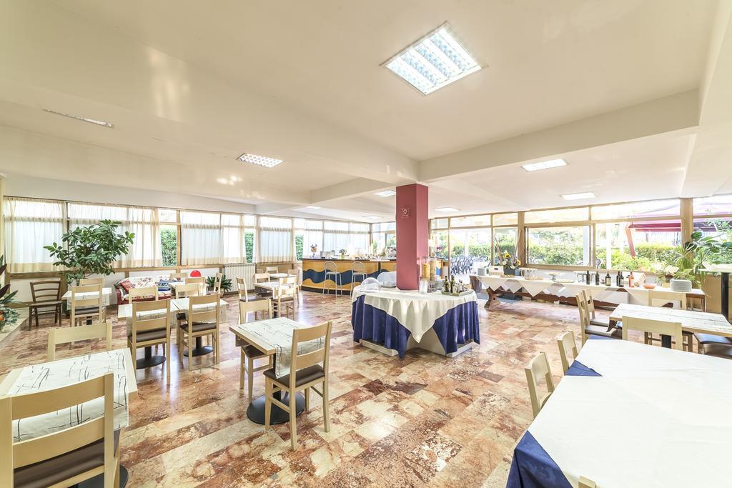 Hotel Tenda Rossa Marina Di Carrara Exterior photo
