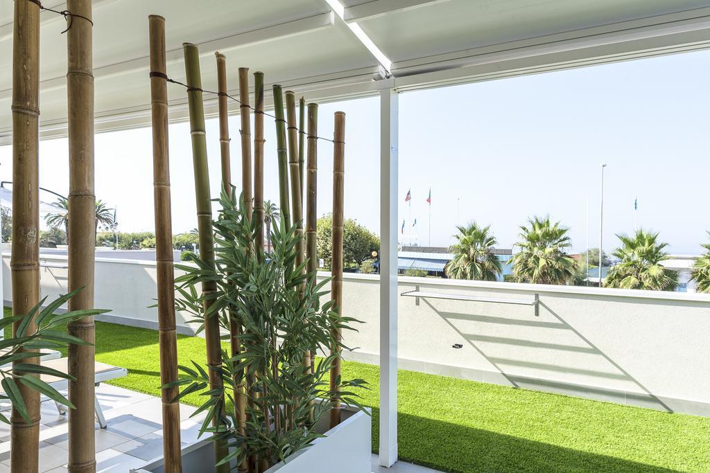 Hotel Tenda Rossa Marina Di Carrara Exterior photo